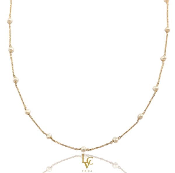 Collana con eleganti perline
